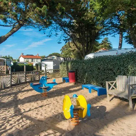 Mobil-home Avec Terrasse à - Api-1-52-377 Camping Saint-Michel-Chef-Chef